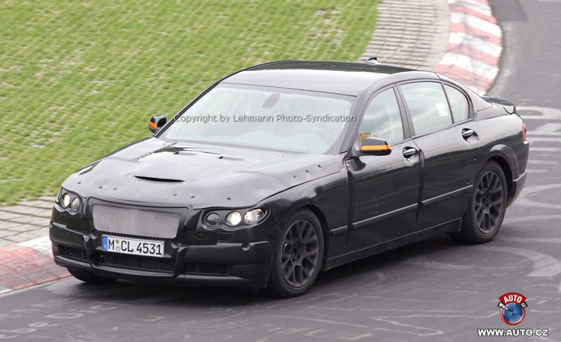 Zdjęcia szpiegowskie: mocniejsze BMW M5 i zapowiedź M7