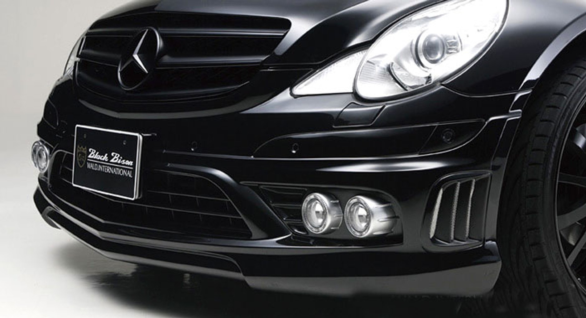 Mercedes-Benz R-Klasa Black Bison: spoilery z Japonii