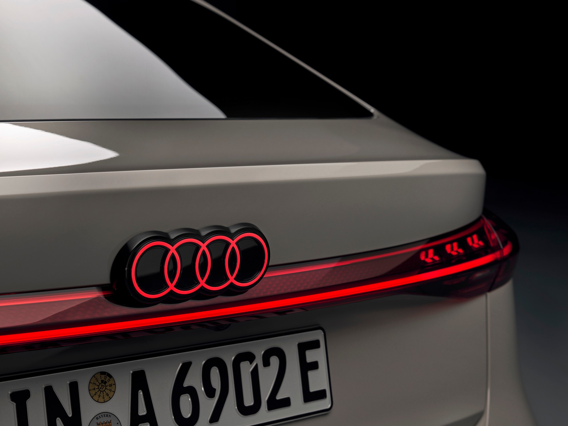Audi A6 e-tron