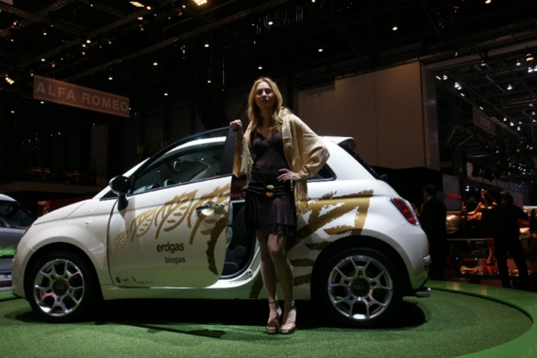 Genewa 2010: Dziewczyny z salonu samochodowego w Genewie (galeria)