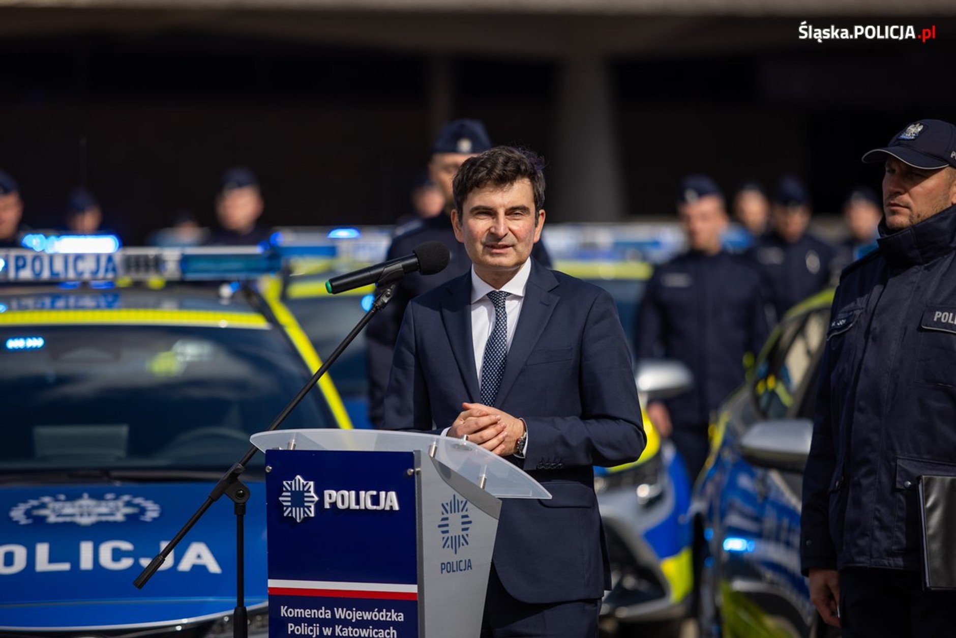 Policjanci ze Śląska dostali nowe radiowozy. Są hybrydowe