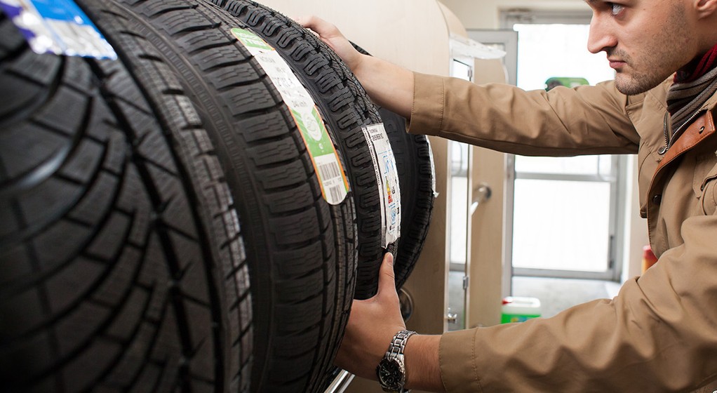 Opony klasy budżetowej są nawet dwa razy tańsze niż opony klasy premium (ale nie jest to sztywną regułą!)