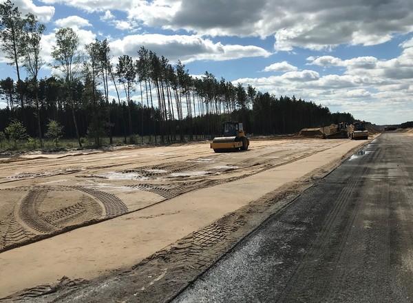 Uwaga, ląduje samolot! Drogowe odcinki lotniskowe w Polsce