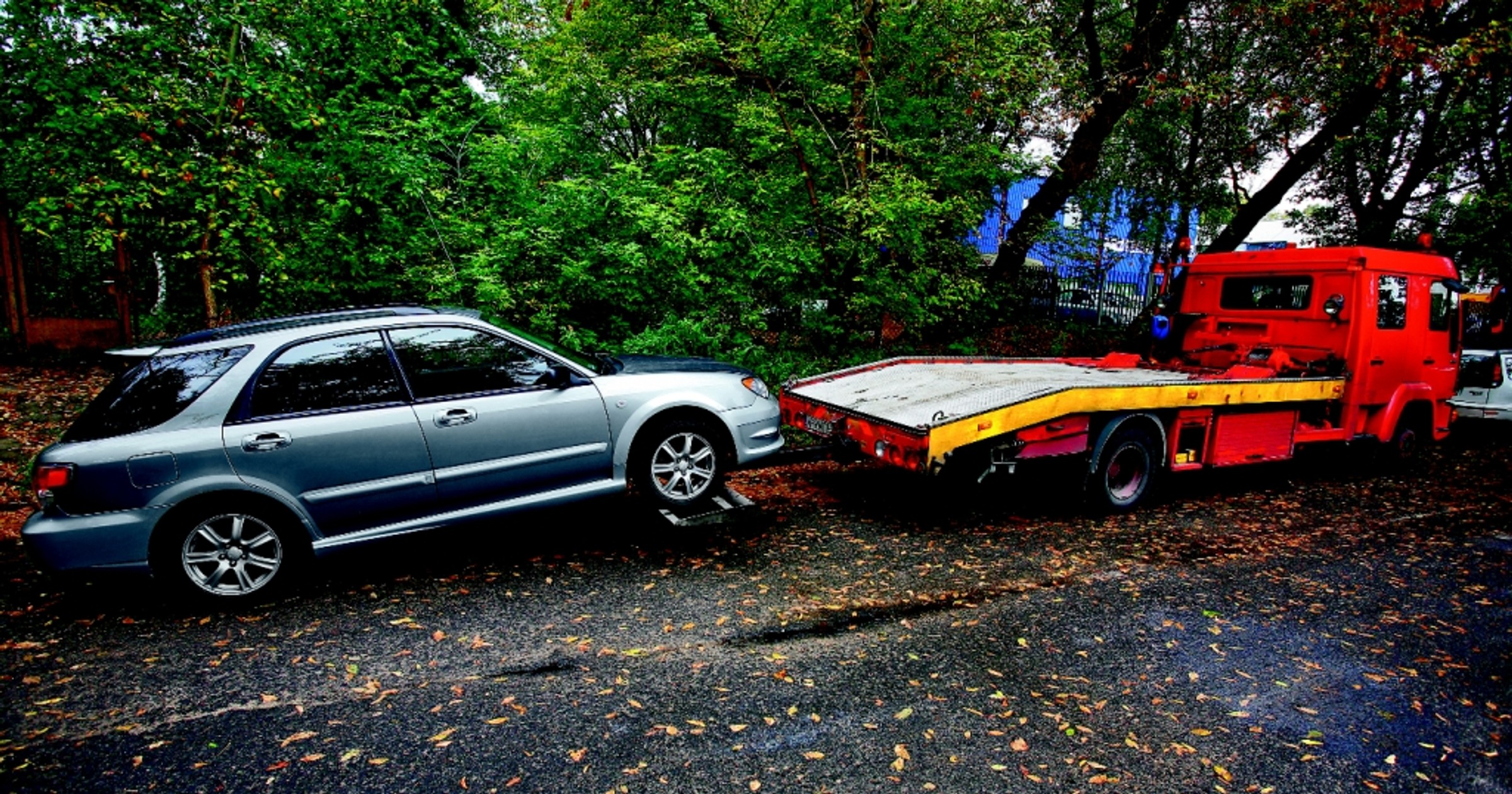 Jak bezpiecznie holować auto?