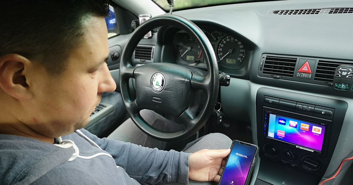 WebLink nowy standard łączności smartfona z radiem samochodowym