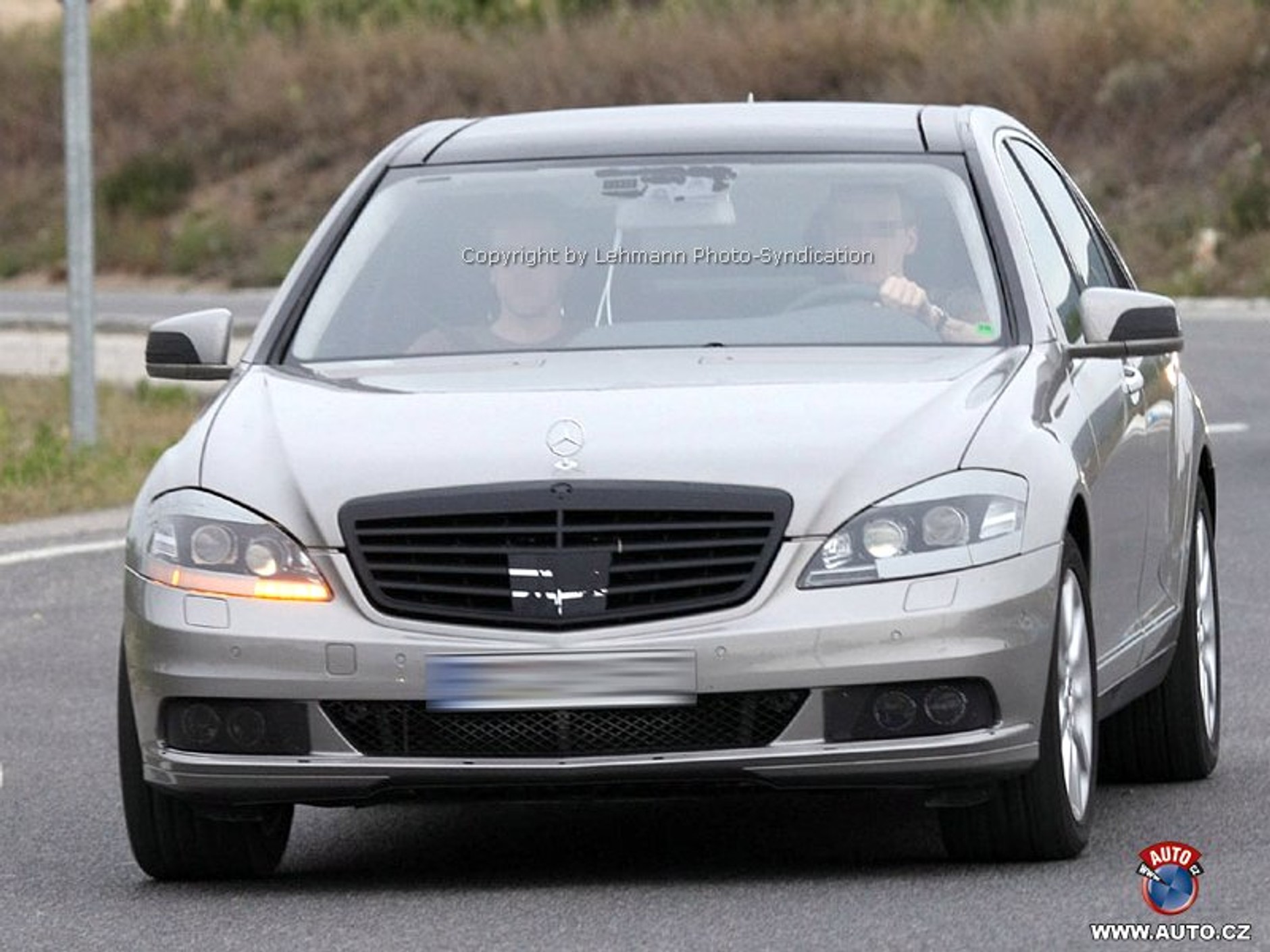 Zdjęcia szpiegowskie: make-up dla Mercedesa klasy S