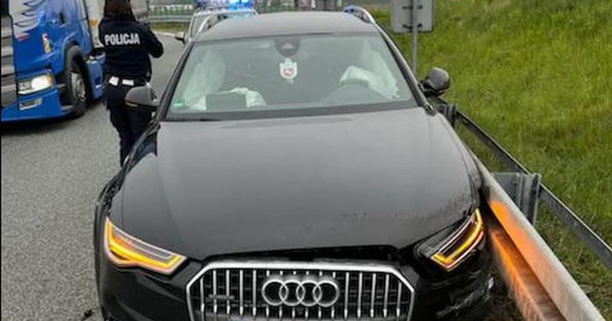 Porzucone Audi blokowało zjazd z autostrady A4