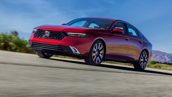 Nowa Honda Accord. Są pierwsze zdjęcia nowej generacji. Co nas ominie?