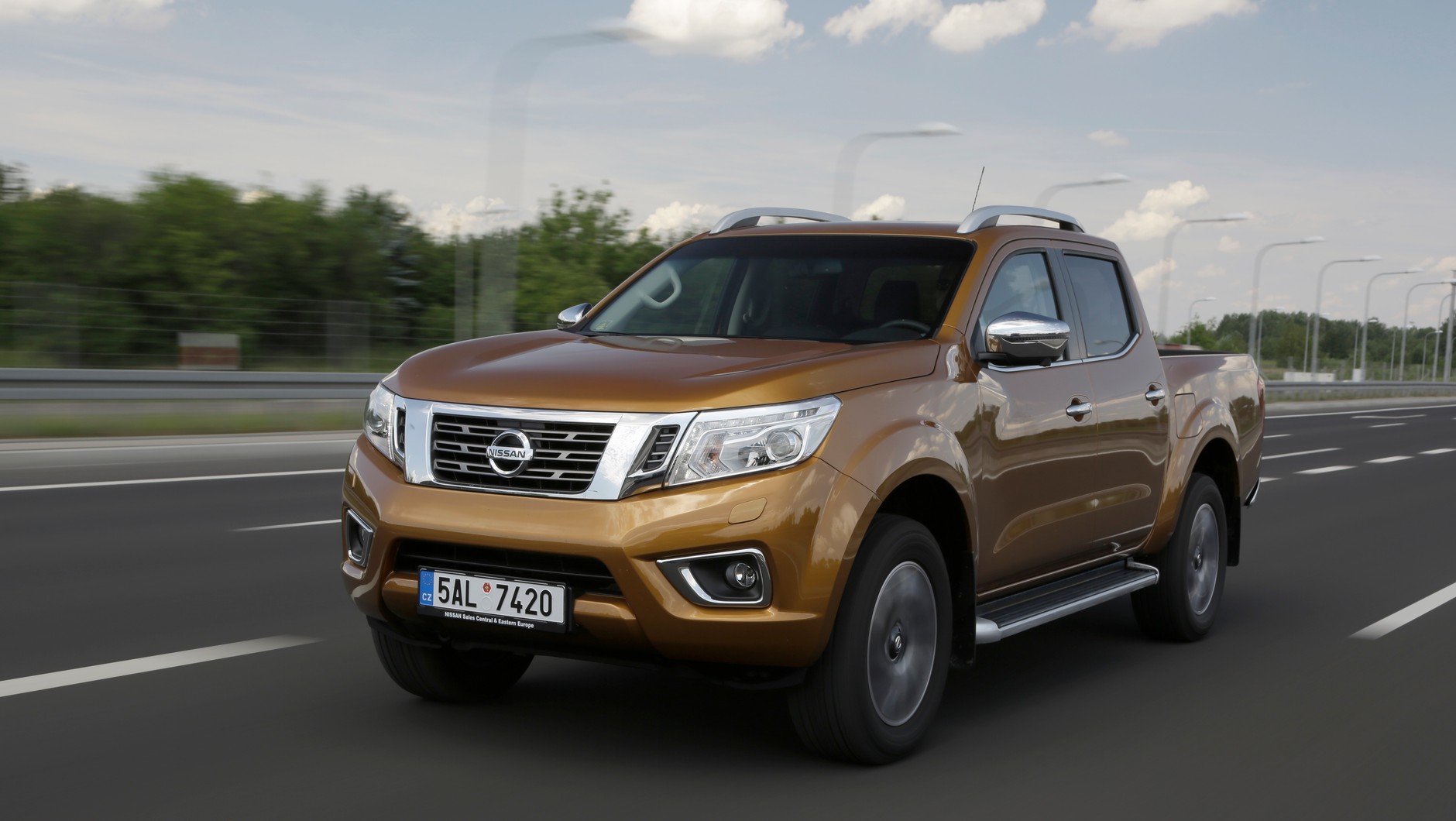 Nissan NP300 Navara: Najnowsza Navara pod względem kom-fortu jazdy i sposobu prowadzeniabardziej przypomina SUV-a niż pikapa