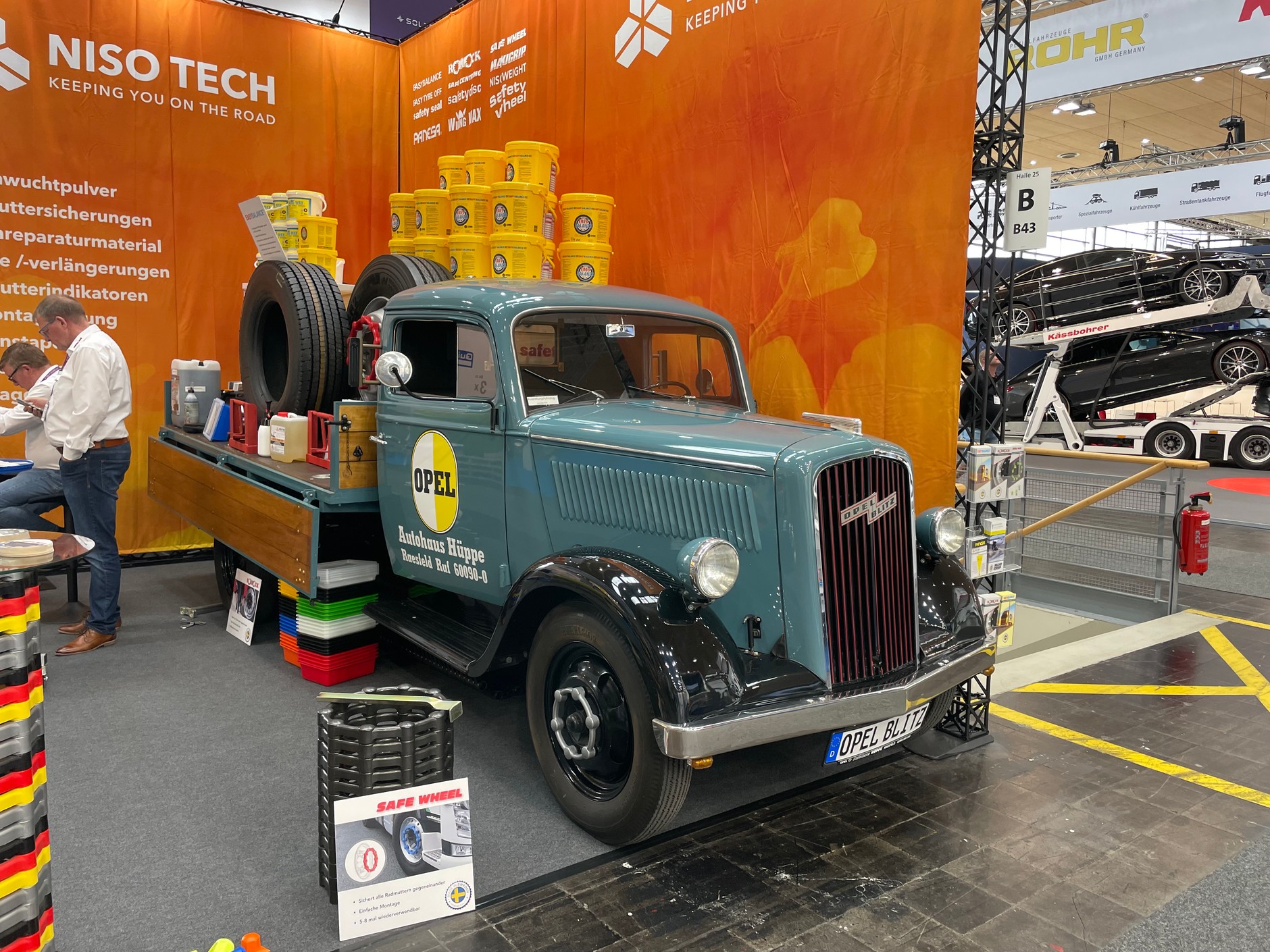 Zabytkowy Opel Blitz na targach IAA w Hanowerze.