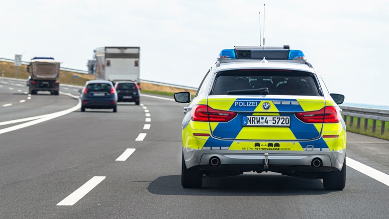 Niemiecka policja. Patrol na autostradzie - zdj. ilustracyjne