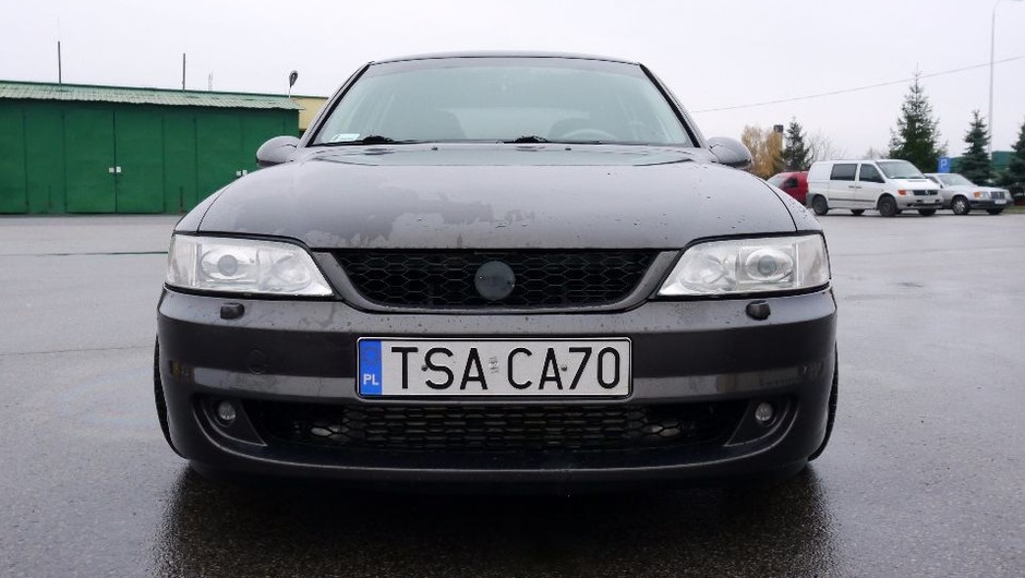 Ciekawostka z ogłoszenia: Opel Vectra z napędem na tył