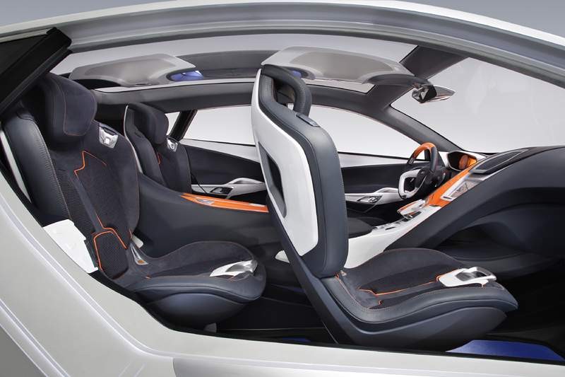 Paryż na żywo: Ford Iosis X