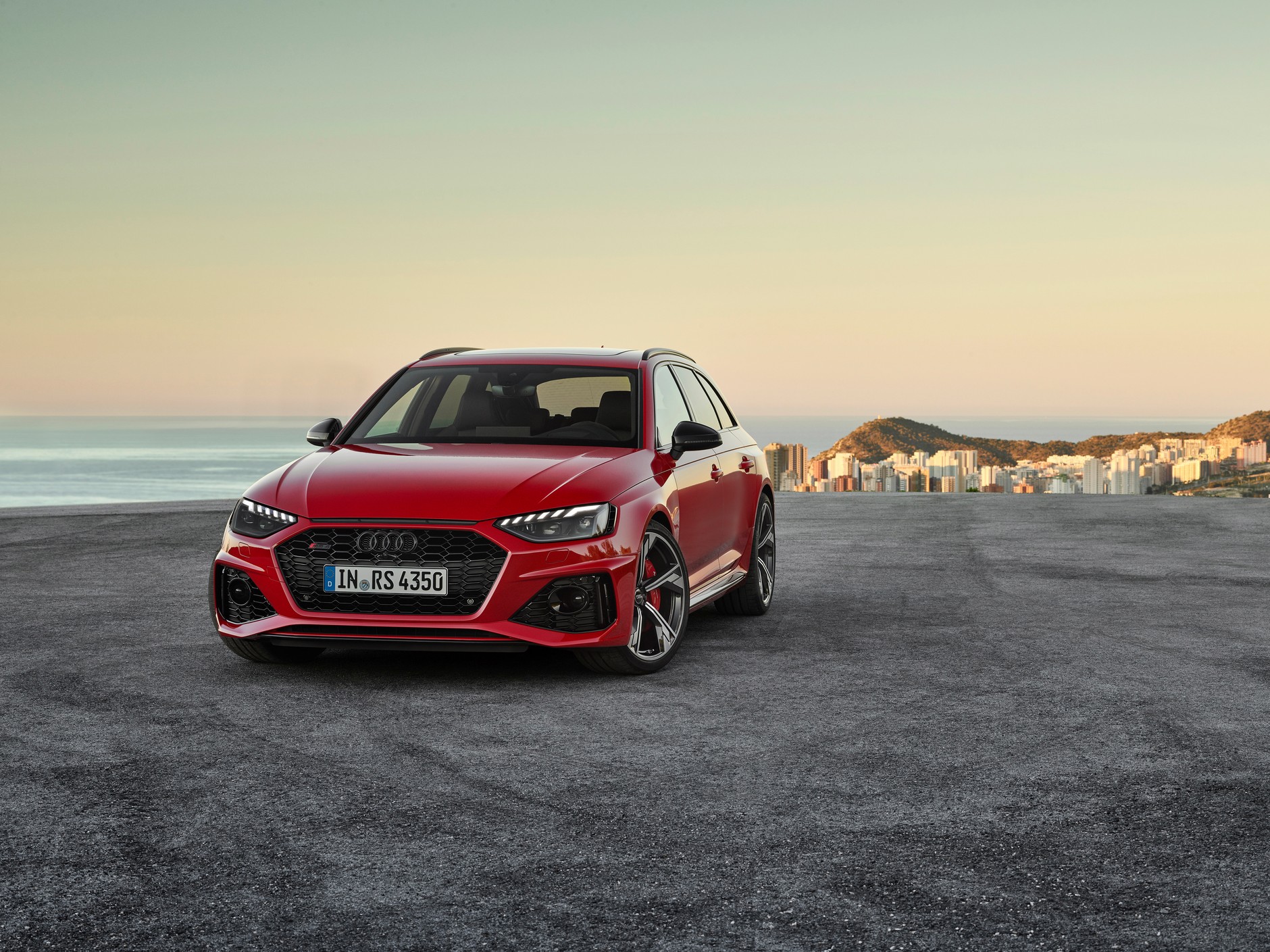 Nowe Audi RS 4 Avant – szybsze i naszpikowane nową elektroniką