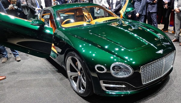 Genewa 2015 - Bentley EXP 10