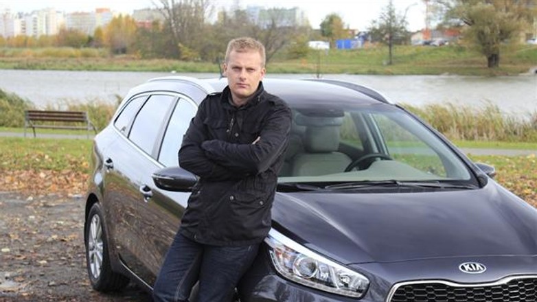 Damian Popek i Kia cee'd SW 1.6 GDI - Typ multimedialny
