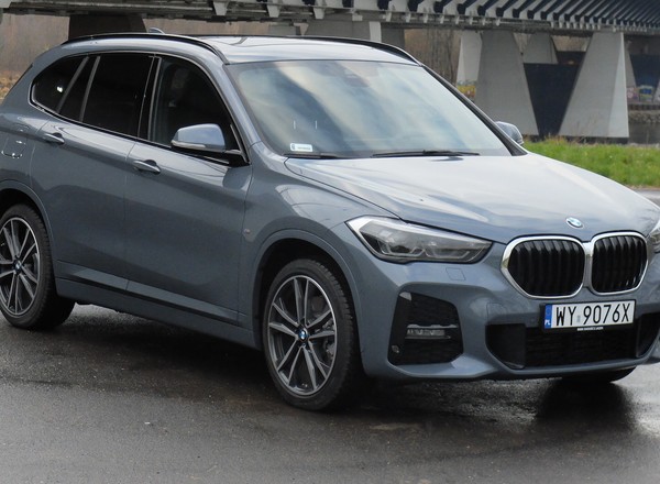 BMW X1 xDrive 25d – im większy grill, tym bardziej premium?