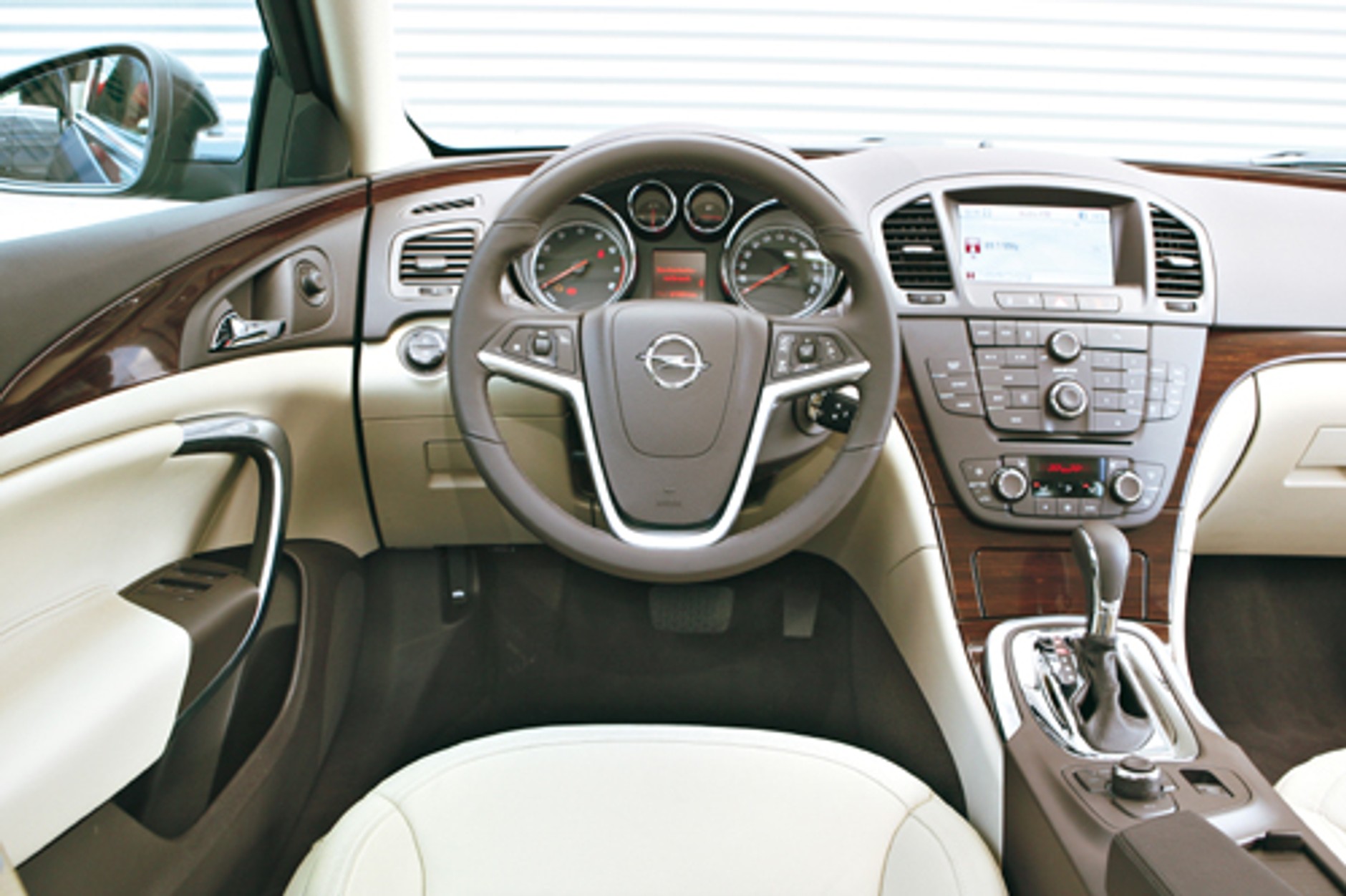 Opel Insignia i Volkswagen Passat. Czy następca Vectry prześcignie Passata?