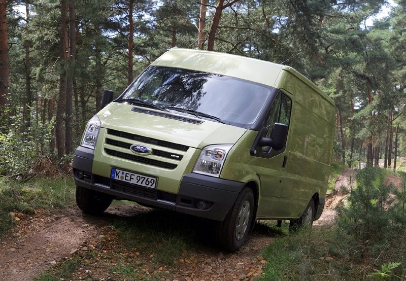 Ford Transit samochodem dostawczym roku. Teraz również z napędem na obie osie.