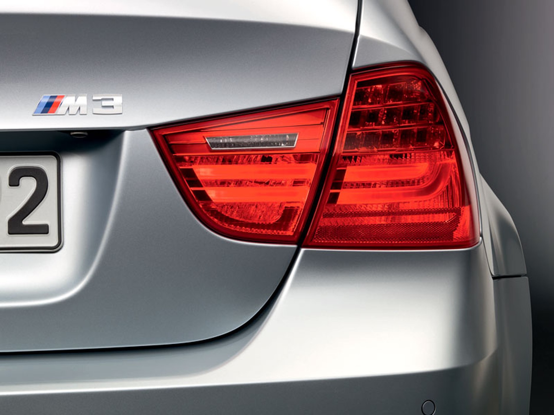 BMW M3 model 2009: zmiany wewnątrz i nowy tył