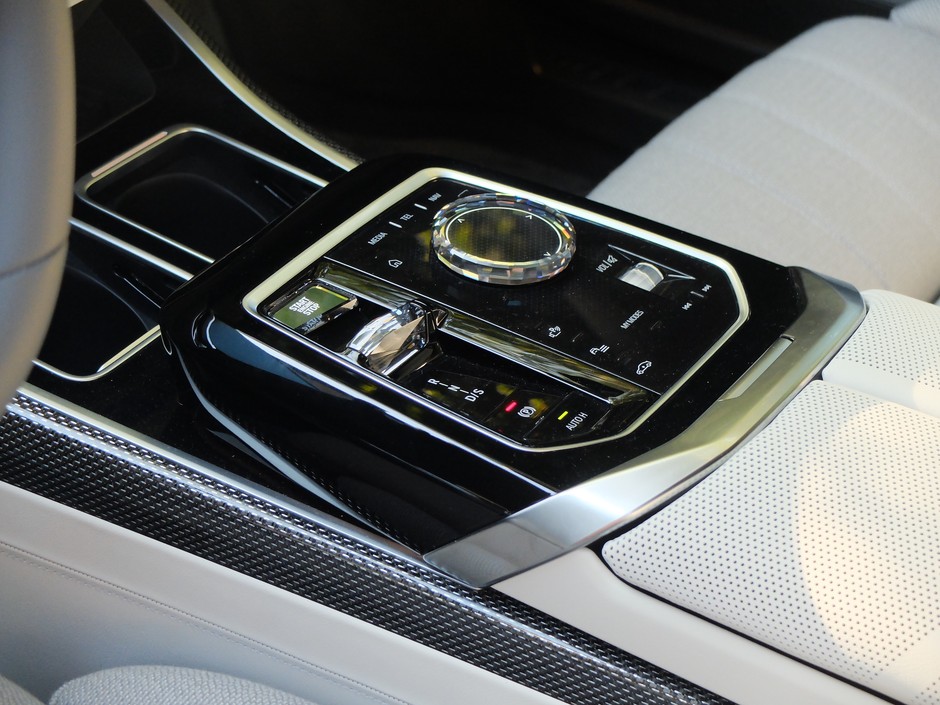 BMW M760e xDrive