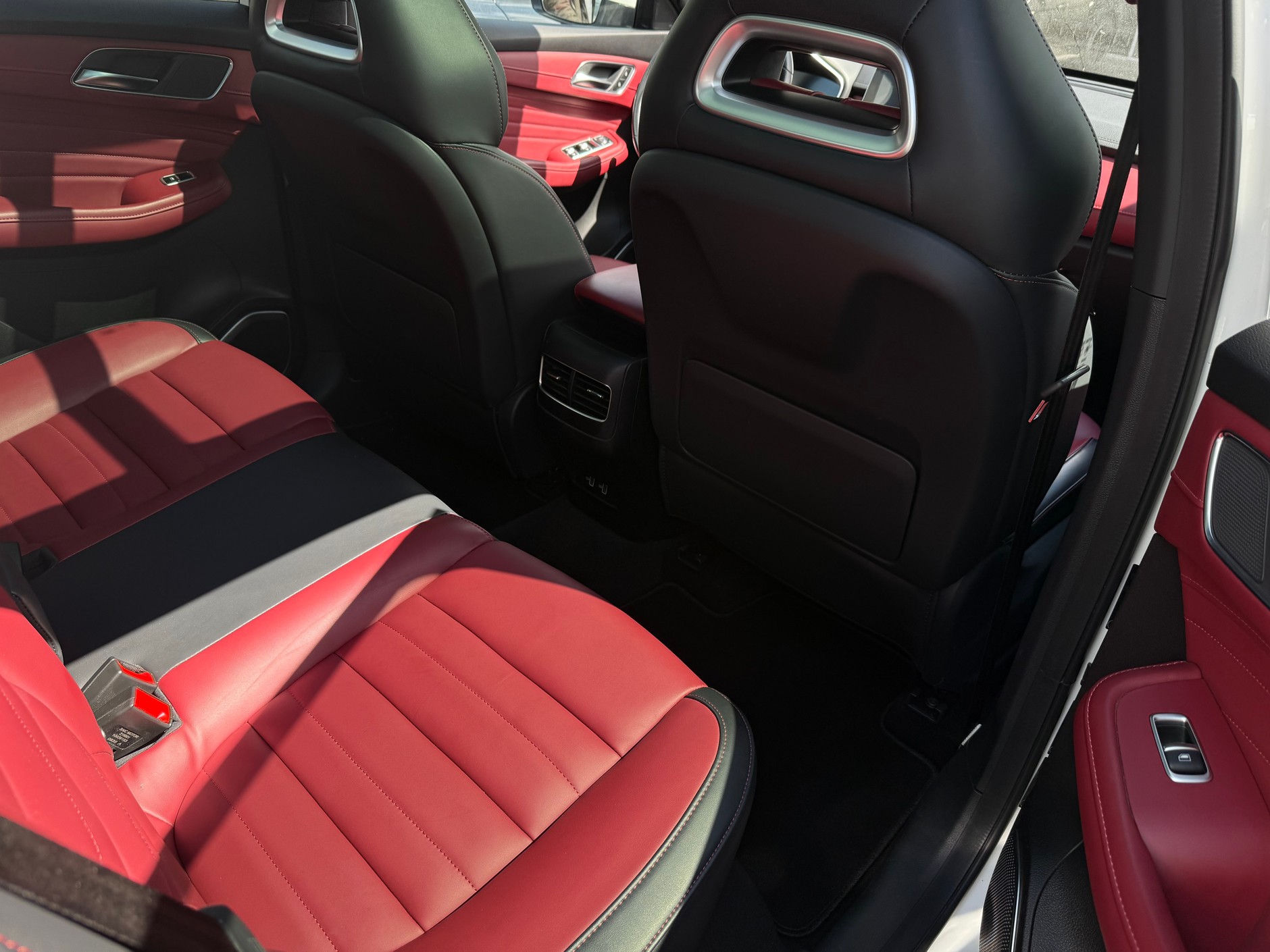 Białe MG z 2022 r. z przebiegiem 38 tys. km za 84 tys. 900 zł