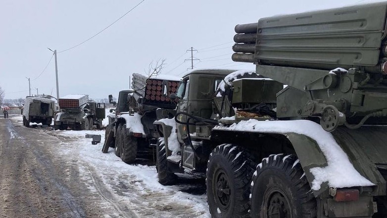 Zniszczone rosyjskie pojazdy wojskowe w regionie Kijowa