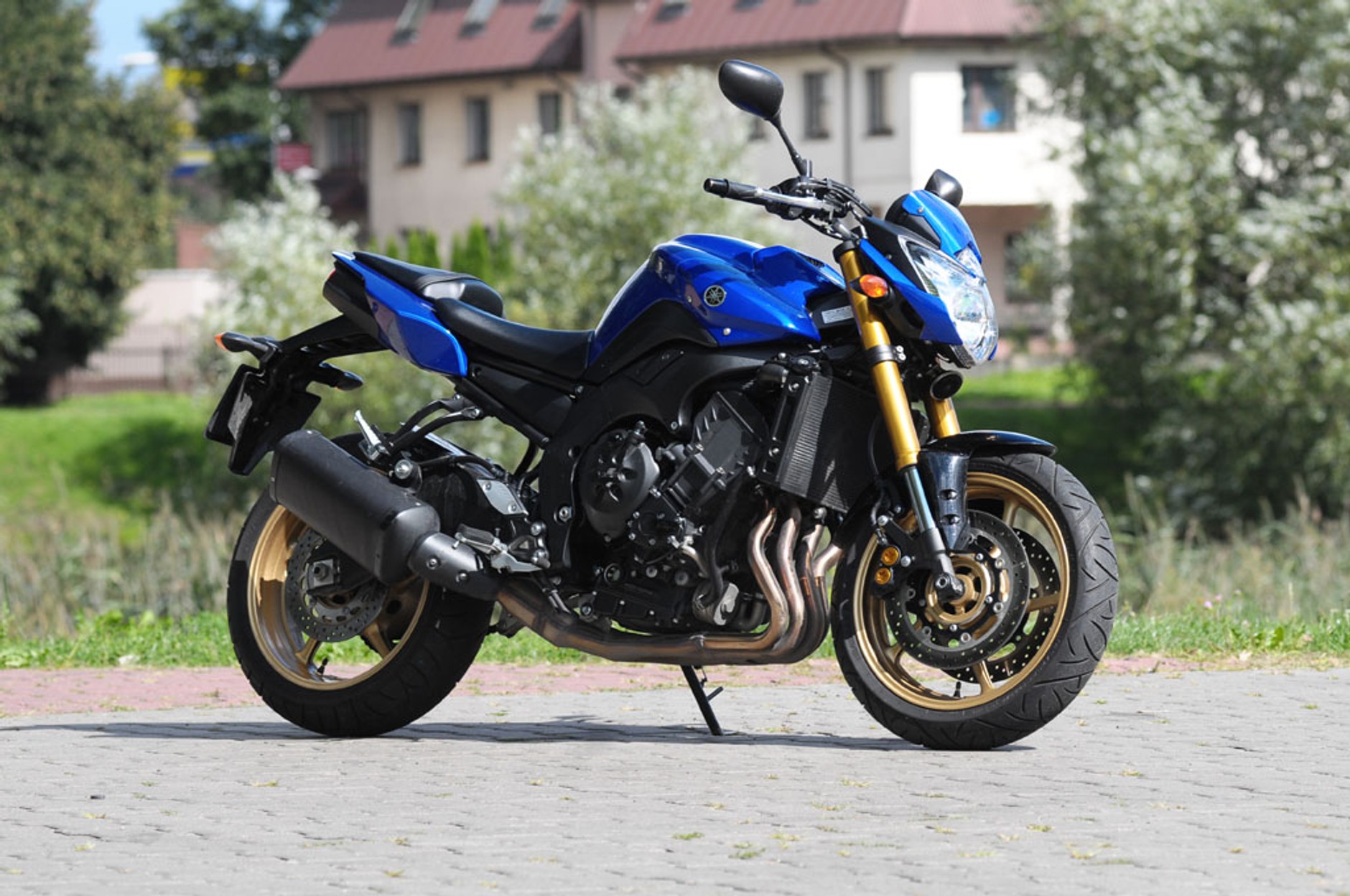 Yamaha FZ8: Szybki, zwinny i niezbyt drogi. Ideał?
