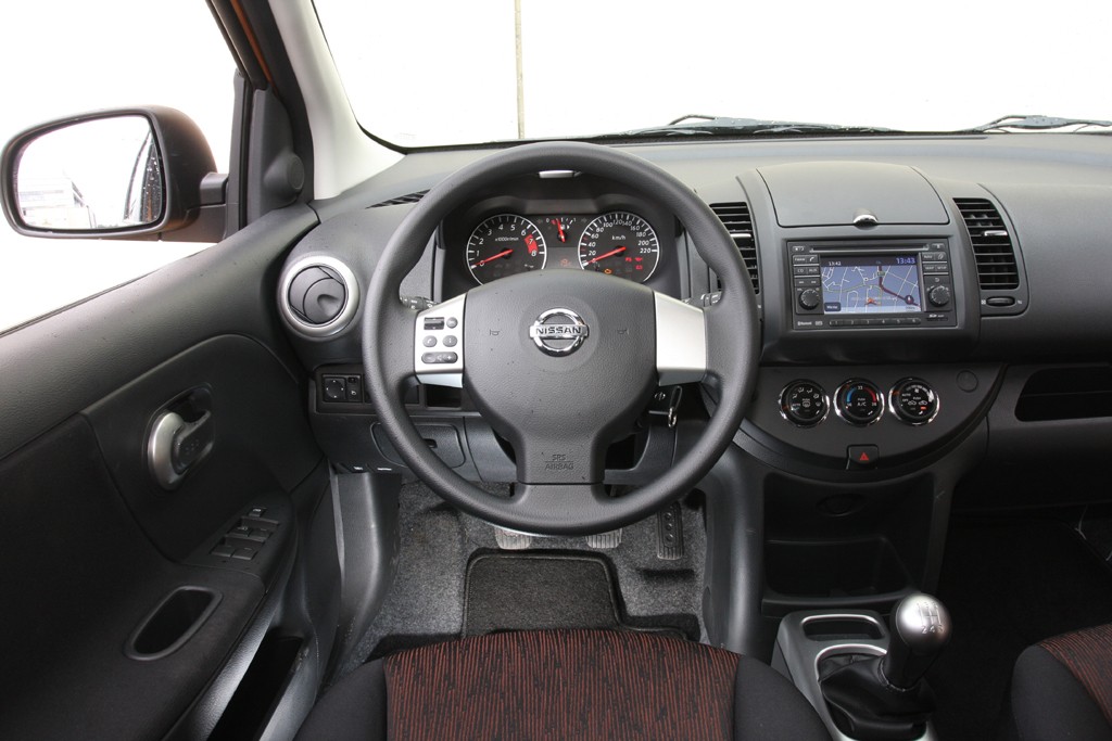 Nissan Note - Wąski, długi i wysoki