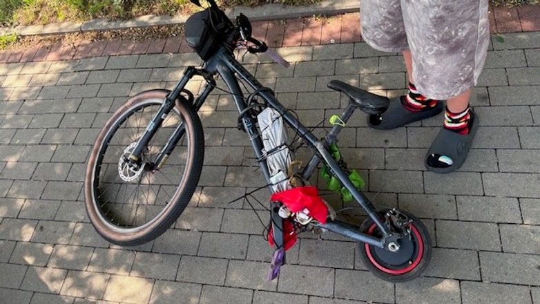 Rower połączony z hulajnogą elektryczną
