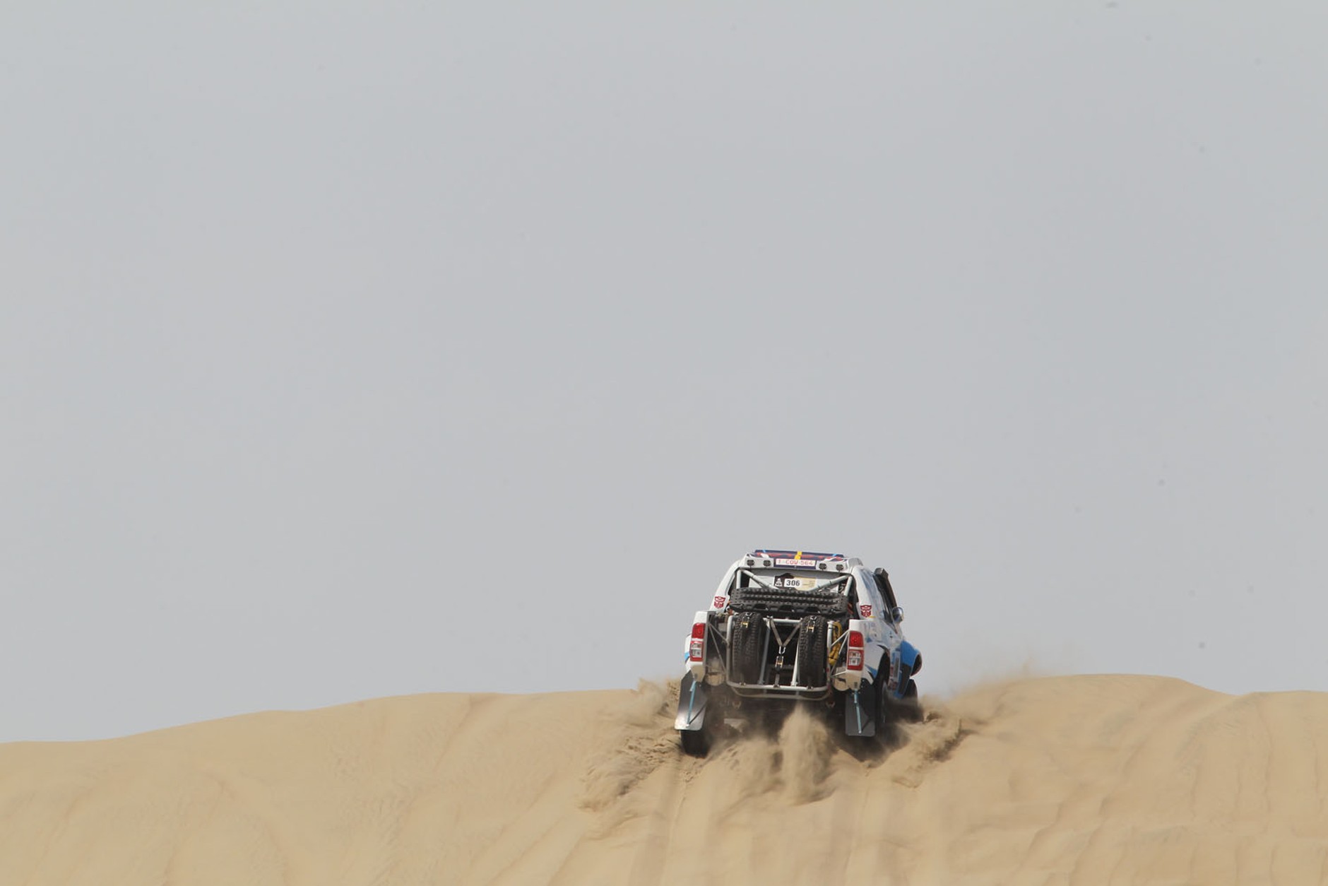 Dakar 2013: Hołowczyc zawiedziony, Sainz utknął na wydmach (2. etap, wyniki, galeria)