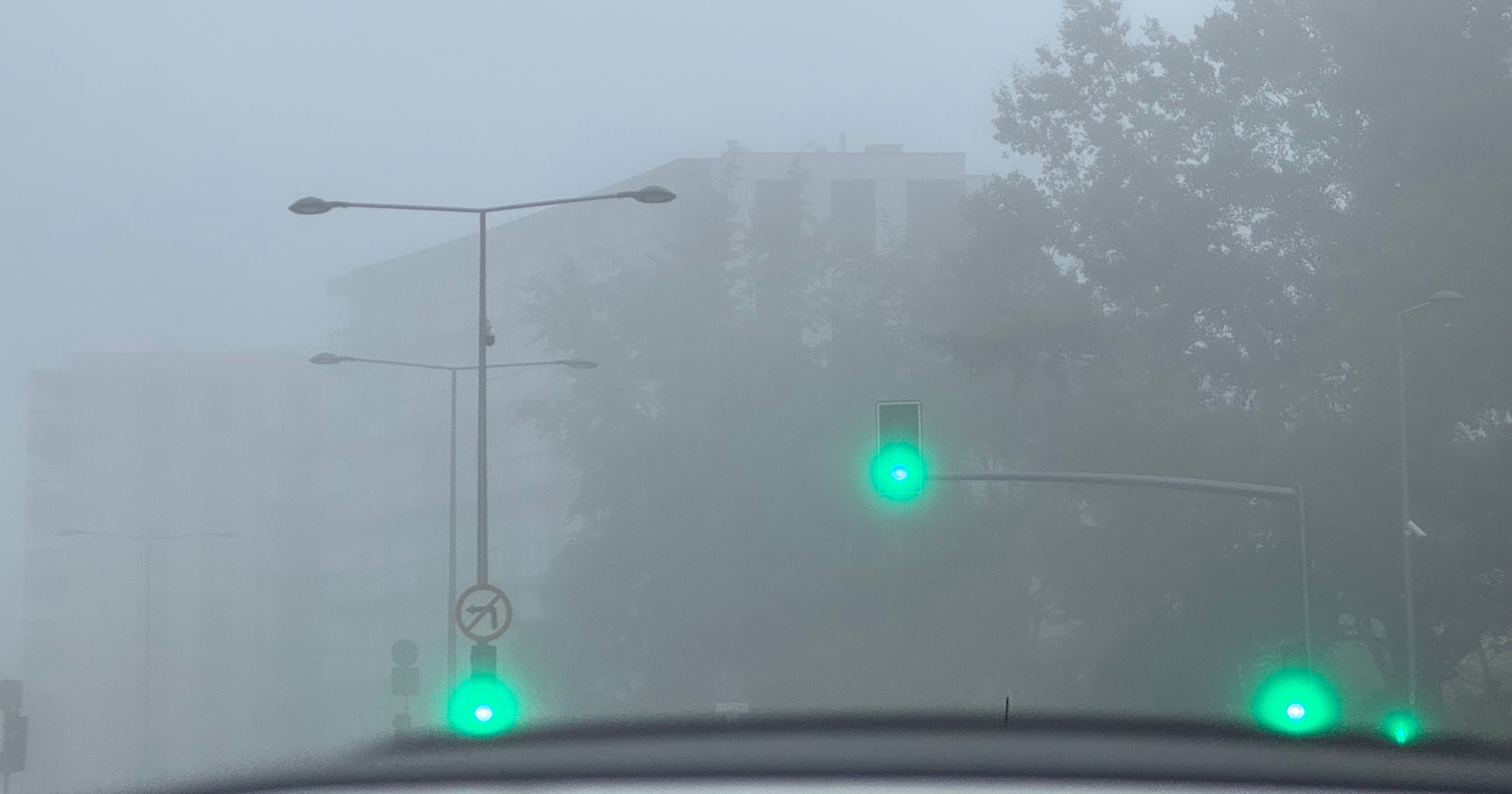 Zimą i jesienią funkcja automatycznych świateł może nie działać prawidłowo