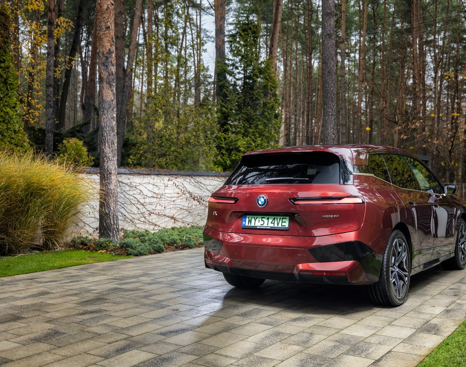 BMW iX