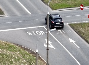 Policjanci przeprowadzili akcję z ukrycia. Kierowcy niczego się nie spodziewali [WIDEO]