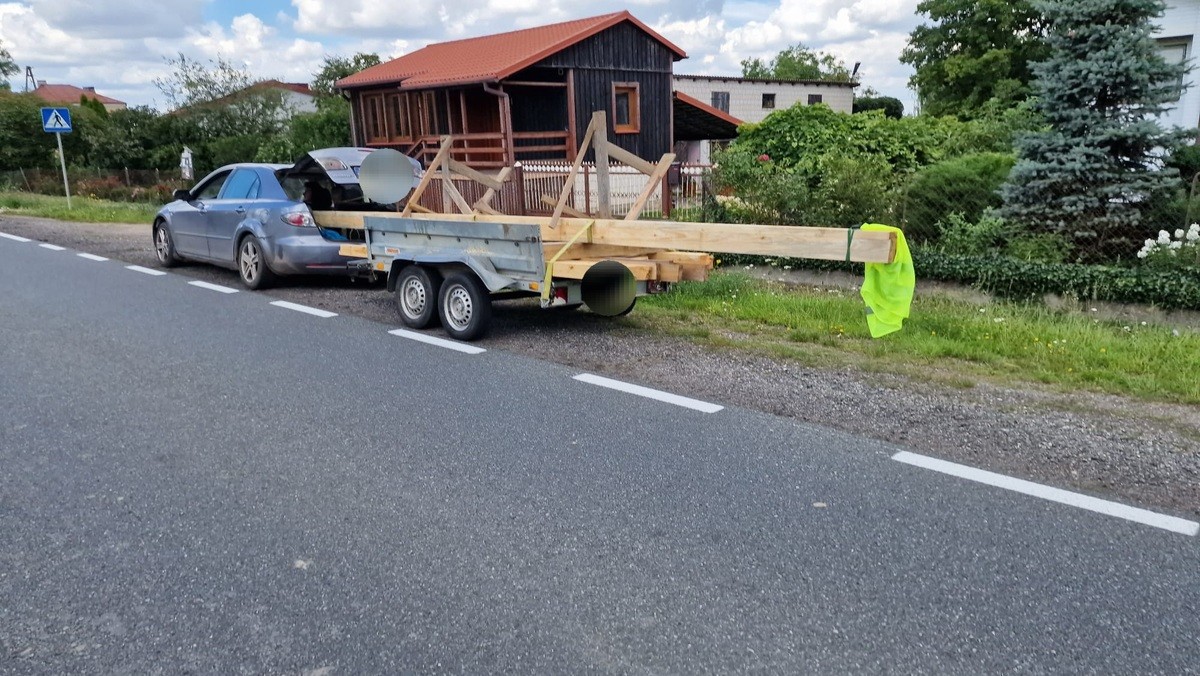 Belki były jednocześnie w Maździe i na przyczepce