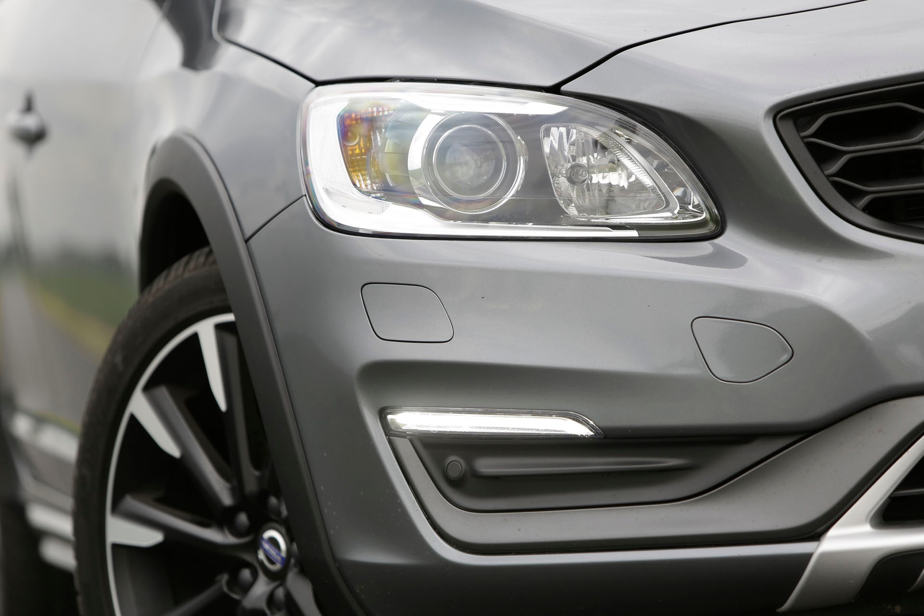 Volvo S60 D4 AWD Cross Country - sedan na szczudłach