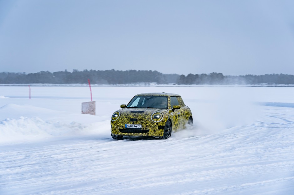 2023 Mini Electric zakamuflowany