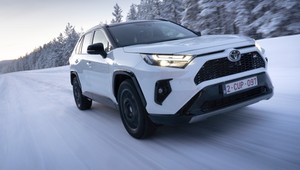 Jeździłem Toyotą RAV4 w nowej wersji GR Sport. Czy warto zapłacić za nią aż tyle?