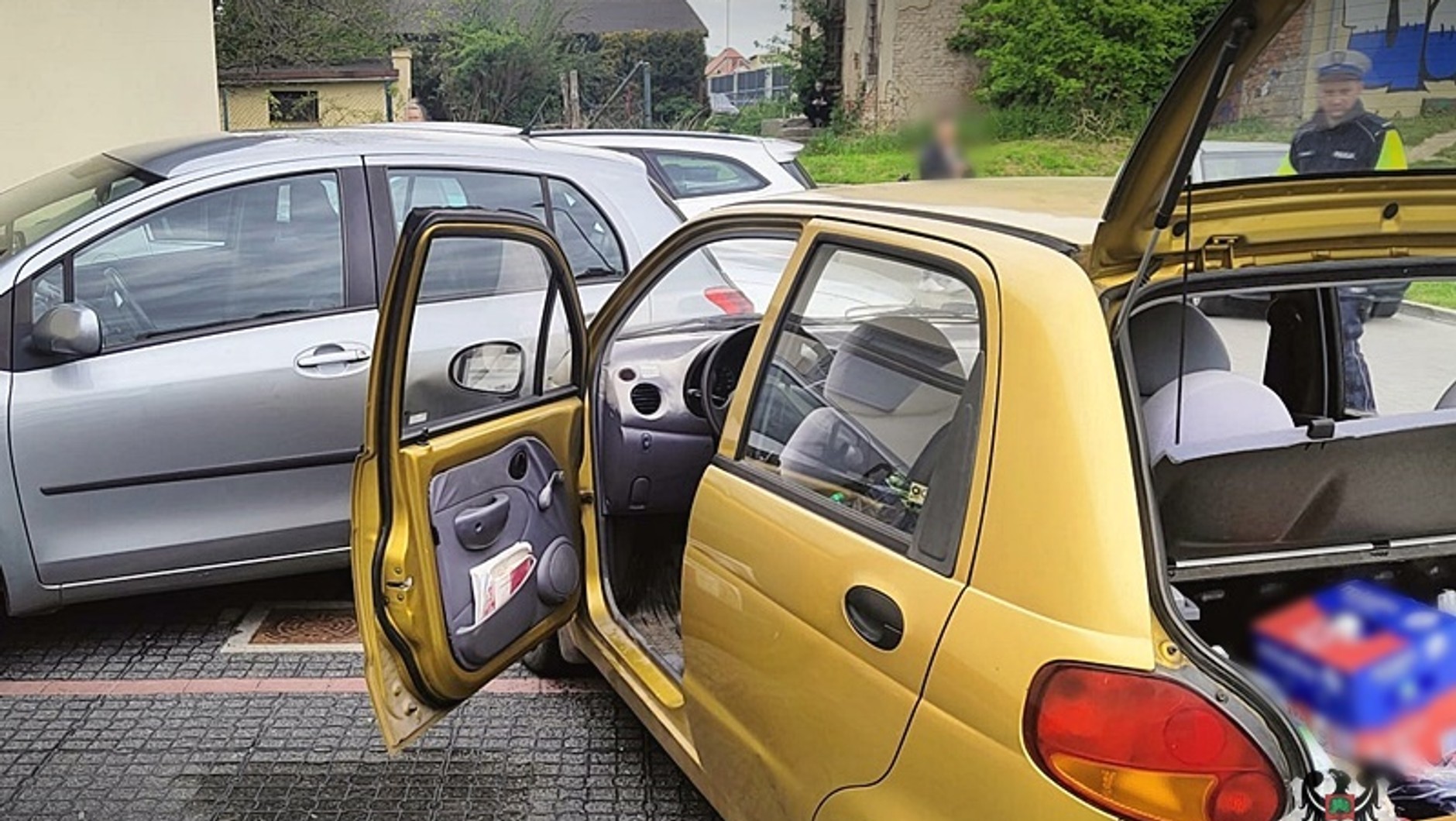 Matiz, którym 13-latek spowodował kolizję na parkingu w Wałbrzychu