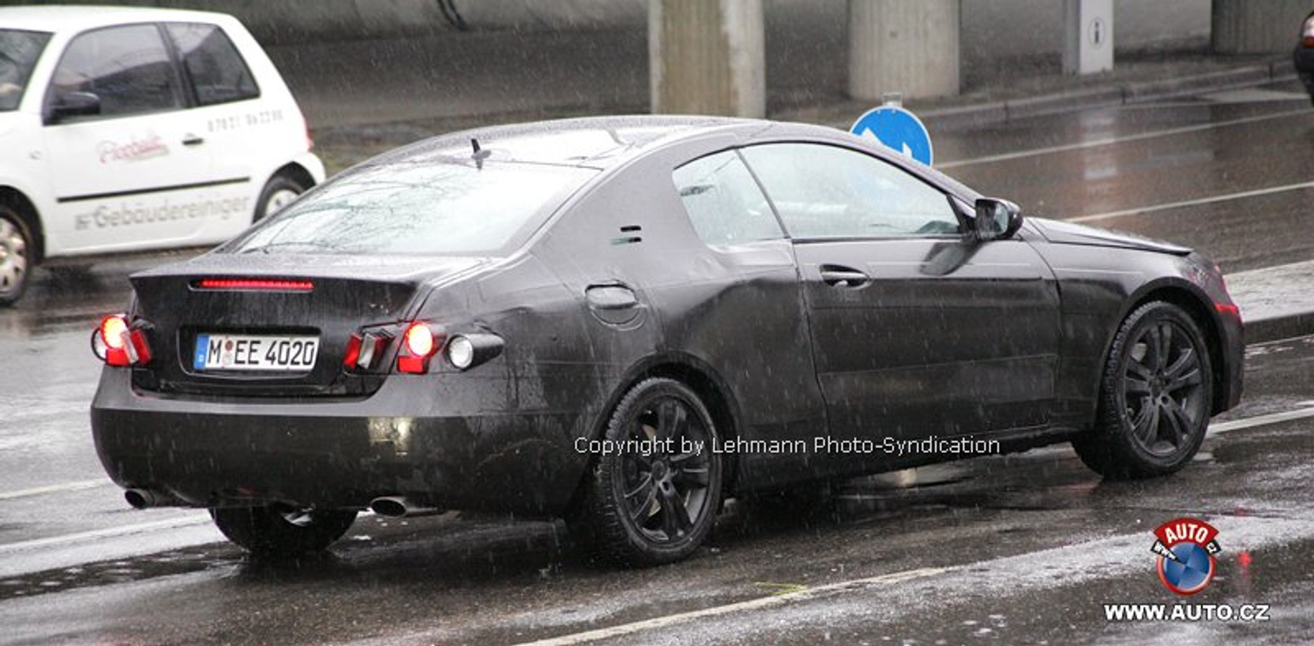 Zdjęcia szpiegowskie: Mercedes-Benz klasy E i coupe CLK – nowe zdjęcia