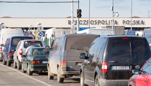 Polscy ubezpieczyciele wydają darmowe OC dla zmotoryzowanych obywateli Ukrainy