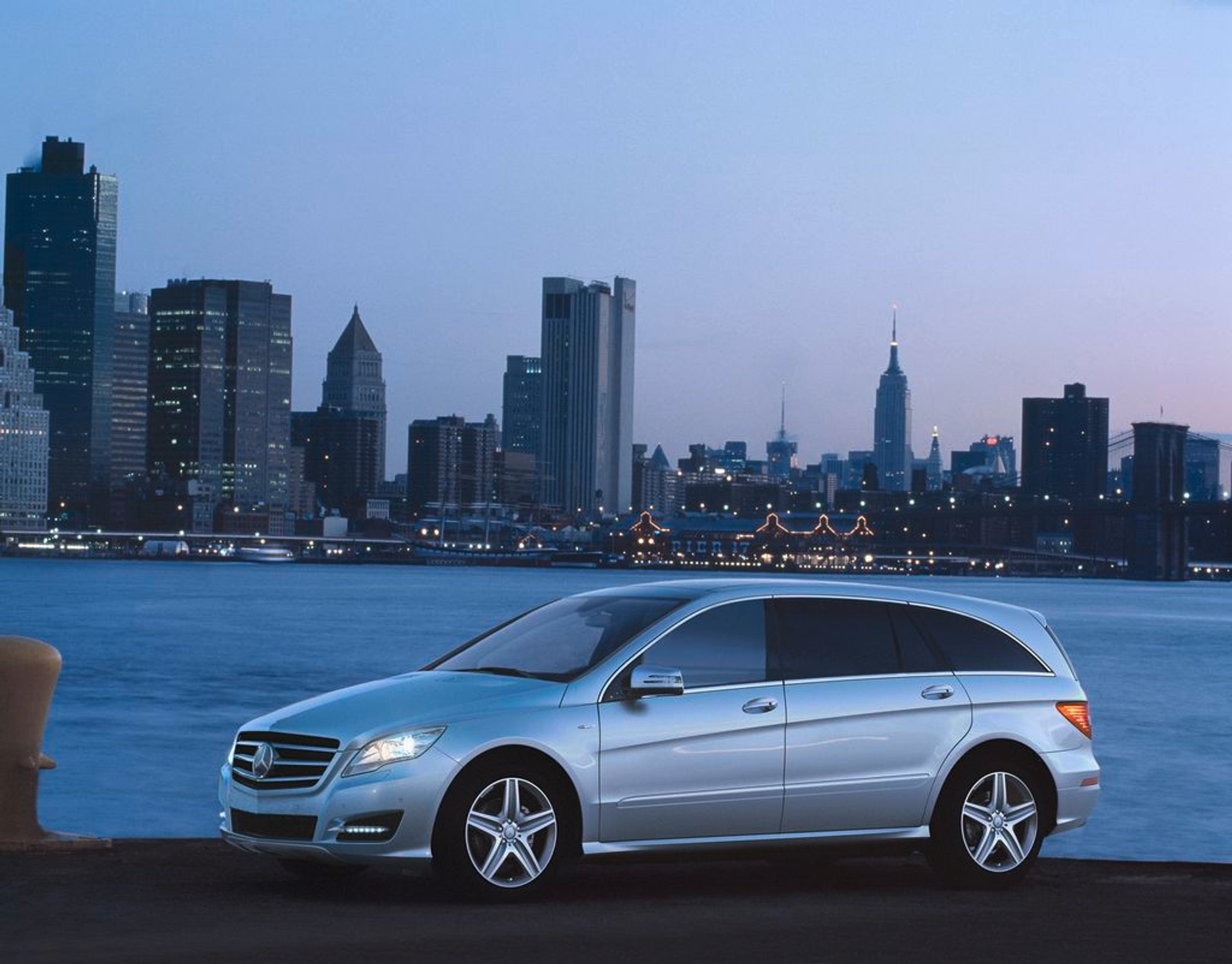 Nowy Jork 2010: Mercedes-Benz  Klasa R z nową twarzą