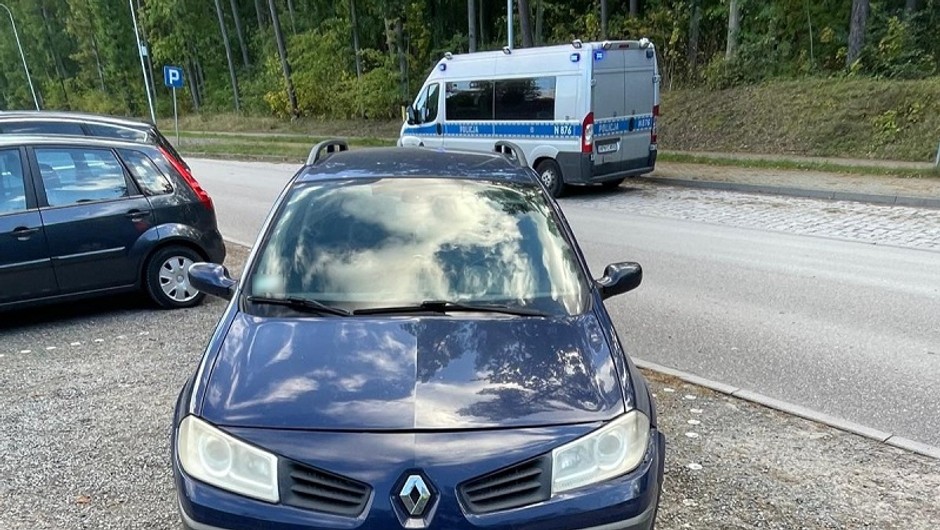 Wsiadł do renault przed cmentarzem. Teraz grozi mu pięć lat