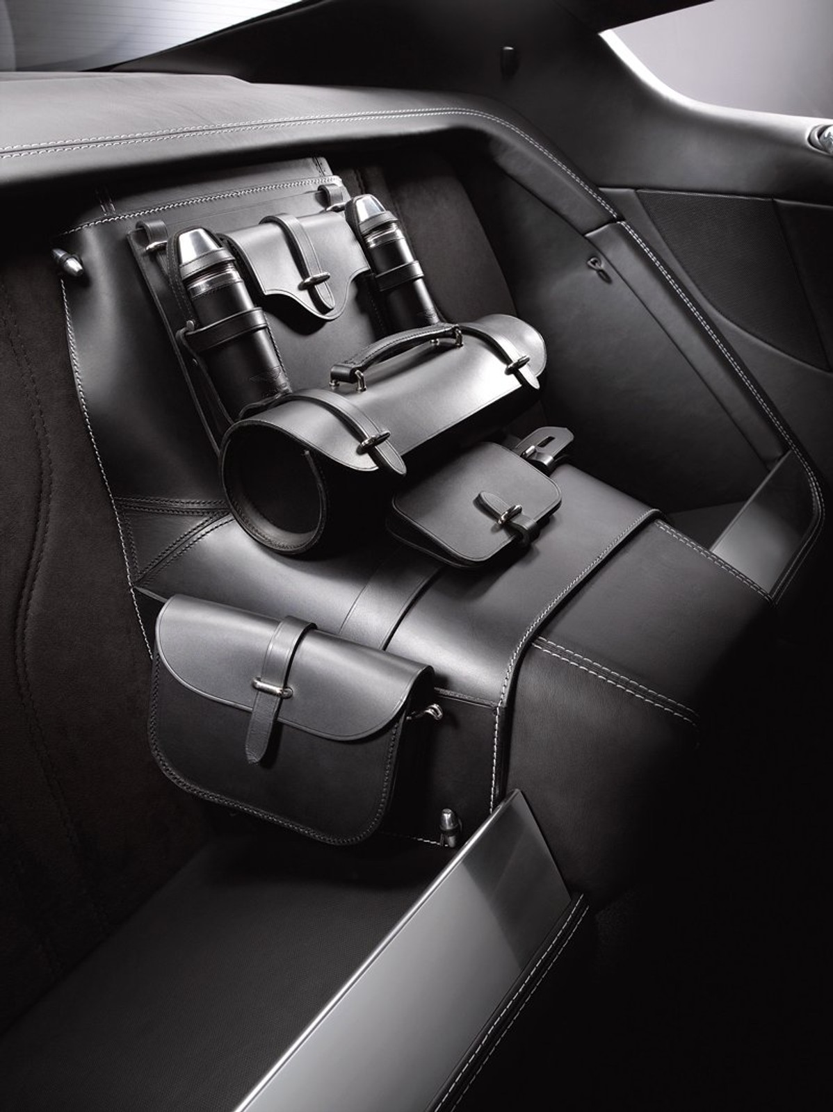 Nowy Aston Martin DBS w Pradze: oficjalne informacje i zdjęcia