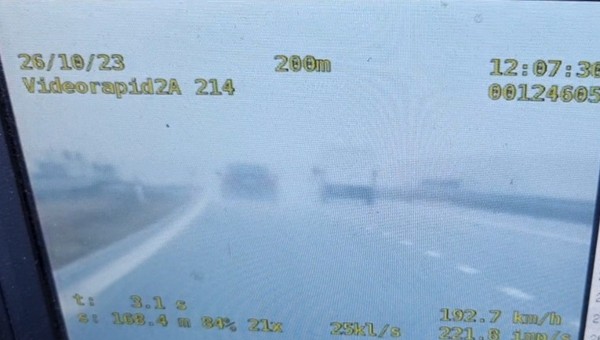 Gnał w deszczu prawie 200 km/h. Policjantom jednak nie uciekł