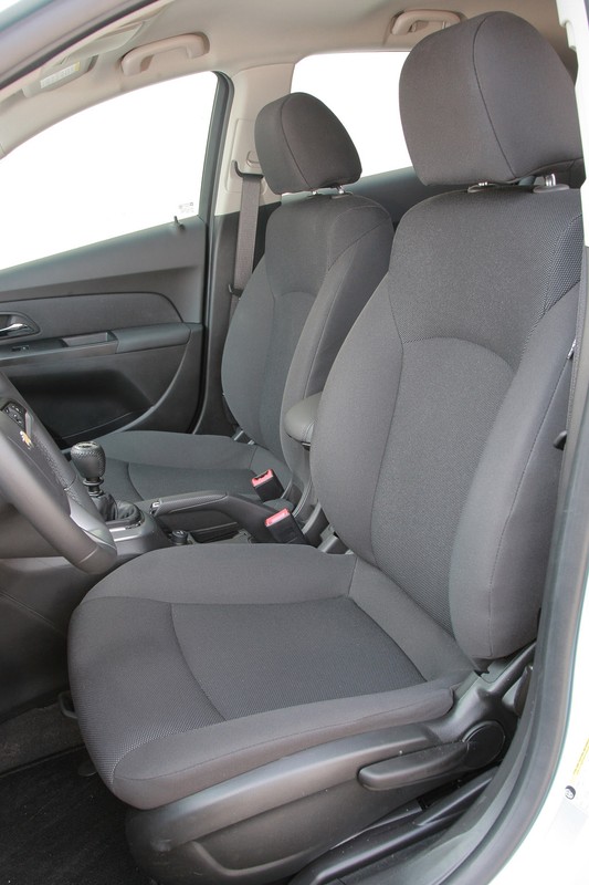 Cruze hatchback: czy Chevrolet pokona Volkswagena Golfa