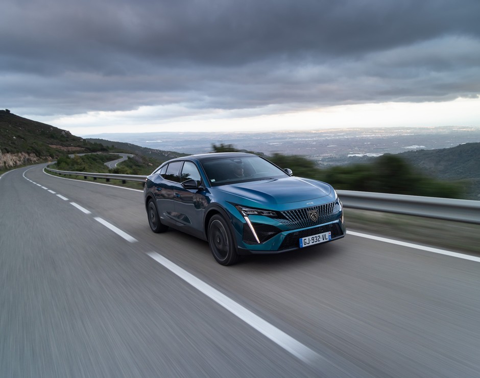 Peugeot 408 HYBRID 225 e-EAT8