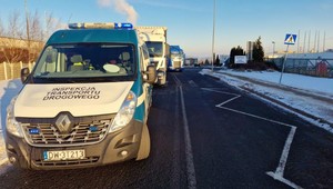 Inspektorzy ITD trafili w dziesiątkę. Zainteresowała ich źle zaparkowana ciężarówka
