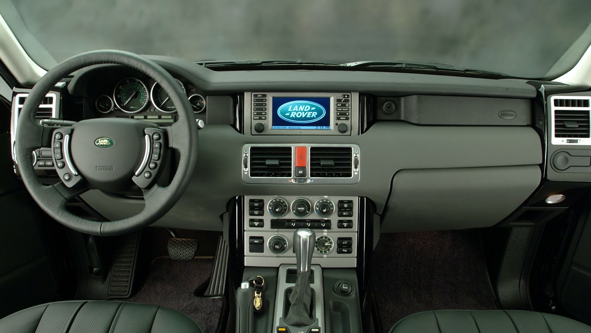 Range Rover III (L322):
przepych i najlepsze materiały – oto recepta firmy na luksusową terenówkę.