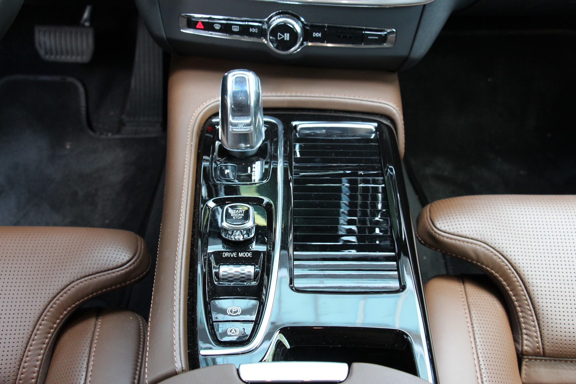 Volvo S90 T8 Inscription – Hybryda nie do oszczędzania